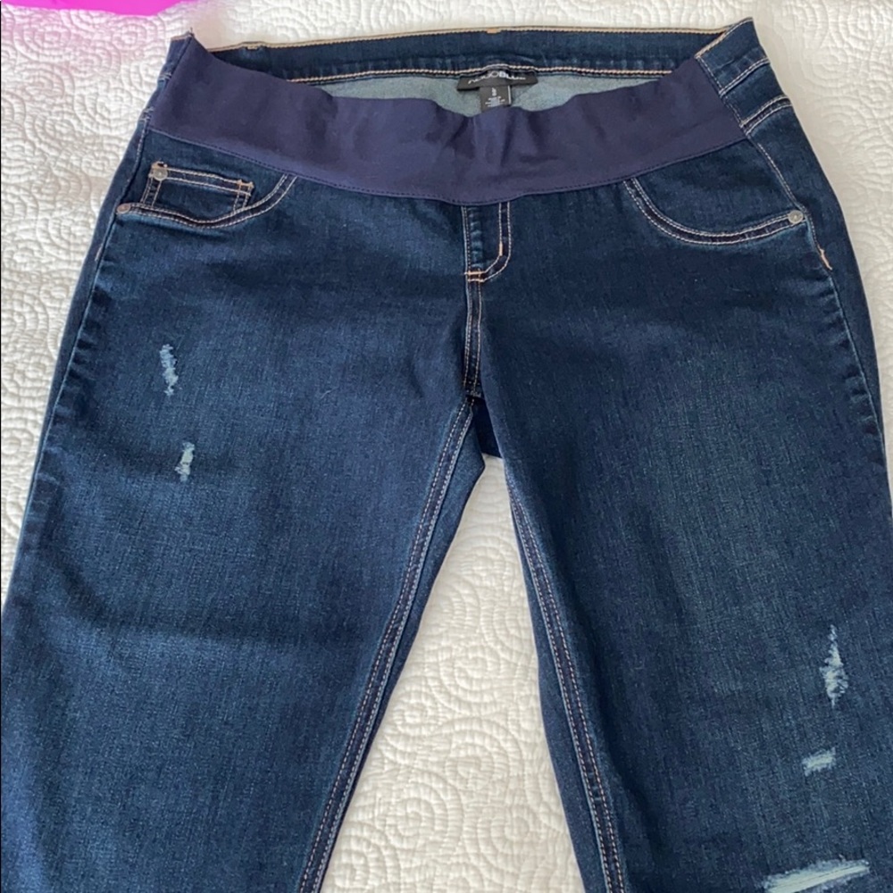 Maternity jeans. Excellent size large.